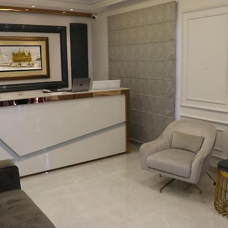 Готель Elegance Regency Khanna  Екстер'єр фото