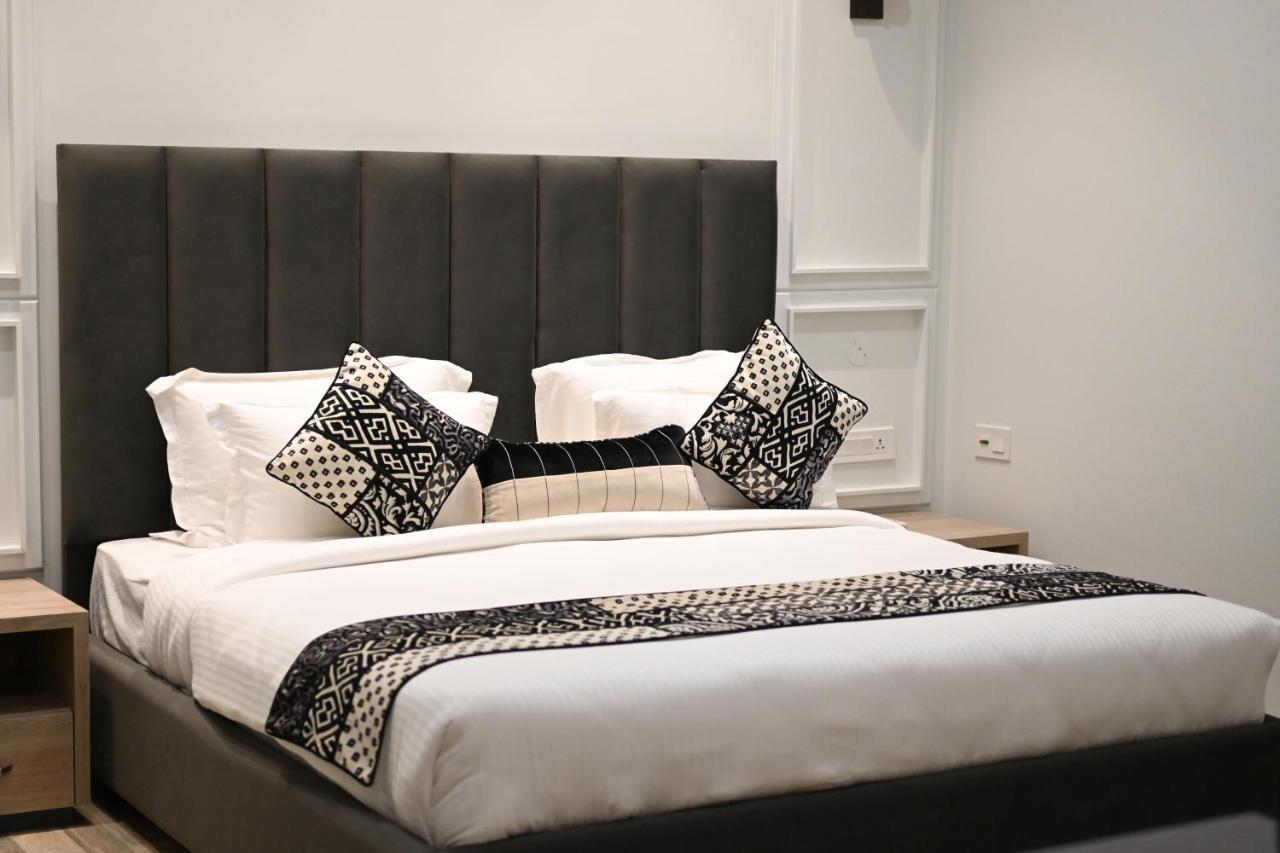 Готель Elegance Regency Khanna  Екстер'єр фото